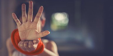 "Допомагав" біженцям: 14-річна українка завагітніла від 73-річного італійця, деталі скандалу