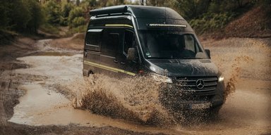 Mercedes Sprinter перетворили на позашляховий дім на колесах (відео)
