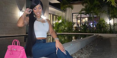 Cardi B показала коллекцию сумок на $2 млн  (видео)