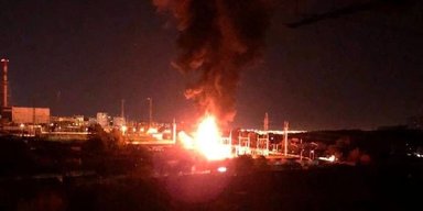 Дроны атаковали морской порт в Приморске: загорелся нефтеналивной терминал (видео)