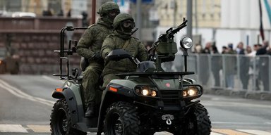 Пехота ВС РФ учится проводить штурм позиций с применением мотоциклов (видео)