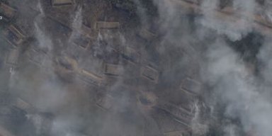 Воронки до сотни метров: появились новые спутниковые снимки последствий ударов по складу БК в Торопце