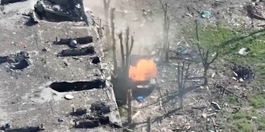 Два танки за пів години: у Бахмуті ЗСУ знищили техніку ЗС РФ за допомогою FPV-дронів (відео)