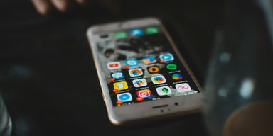 Как узнать, какие приложения разряжают батарею на Android и отключить их: инструкция