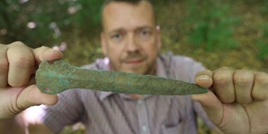 Артефакт с историей: в Германии обнаружили редкий кинжал бронзового века (фото)