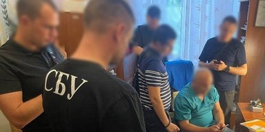 В Одессе разоблачили медиков, которые вымогали взятку за бесплатную операцию (фото)