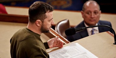 "Будет настаивать на "формуле мира": Зеленский посетит США в сентябре, — The Guardian