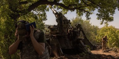 Артиллерия, авиабомбы и ракеты: военная журналистка рассказала о ситуации в Покровске (видео)