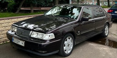 Люкс із 90-х: у Києві помітили раритетний розкішний лімузин Volvo (фото)