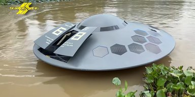 Изобретатель создал реактивный катер с солнечными панелями: он похож на НЛО (фото, видео)