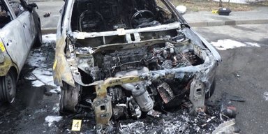 Хотел отомстить соседке: киевлянин случайно сжег несколько "лишних" авто (фото)