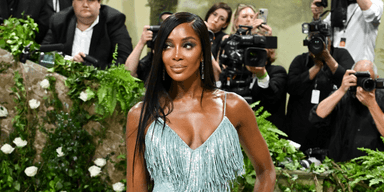 17-й Met Gala: Наоми Кэмпбелл в платье с глубоким декольте посетила бал в Нью-Йорке (фото)