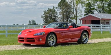 Ексклюзив із 2000-х: виявлено легендарний 20-річний Dodge Viper без пробігу (фото)