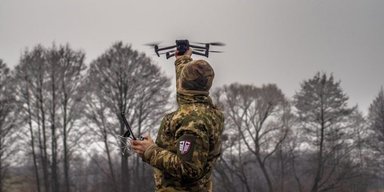 Україна випереджає Росію: використання дронів на фронті подвоїлося у березні (інфографіка)