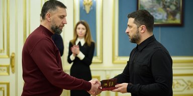 Зеленский отметил 10 работников ДТЭК государственной наградой за ремонты после вражеских атак