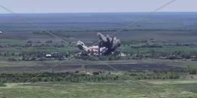 Меткие "подарки": ВСУ ударили авиабомбой по расположению пилотов РФ на Запорожье (видео)