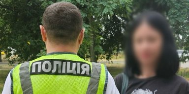 На неї чекають в СБУ: у Києві жінка вигукувала у метро "слава Росії" (фото)