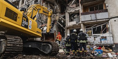 Росіяни скинули КАБ на багатоповерхівку у Харкові: зросла кількість загиблих (фото, відео)