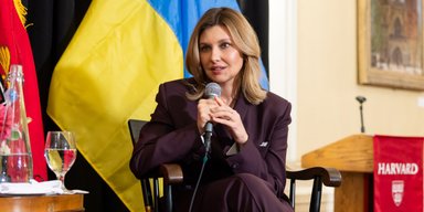 Стилист объяснила, что не так с образом Елены Зеленской на встрече в Гарвардском университете