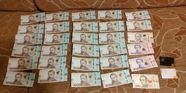 500 тисяч грн доходу щомісяця: співробітники ДСНС та  Нацгвардії тримали бордель (фото)
