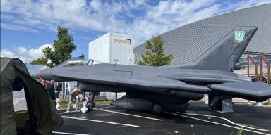 В Дании показали муляж F-16 от чешской Inflatech с украинской маркировкой  (видео)