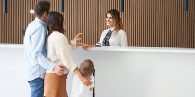 Специальный тариф: семья переезжает жить в роскошный номер отеля, чтобы сэкономить деньги