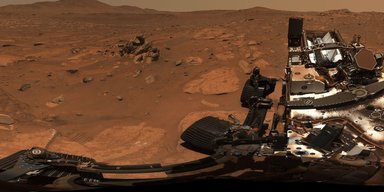 Який вигляд має поверхня Марса, де була вода: марсохід NASA зробив круговий огляд (відео)