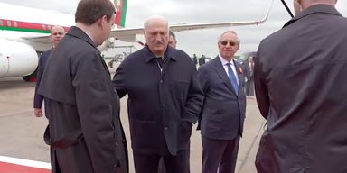 Лукашенко уже прилетел: стало известно, кто все-таки явится на парад в Москву