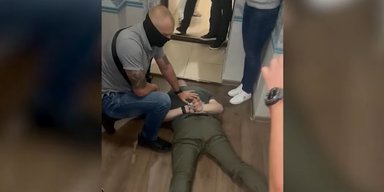 Допомагав ухилянтам за $10 тисяч: у Києві затримали топчиновника військової адміністрації (відео)