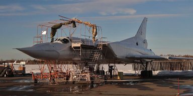 1800 км від кордону: дрони ГУР пошкодили літак на аеродромі "Оленья", — джерело (відео)
