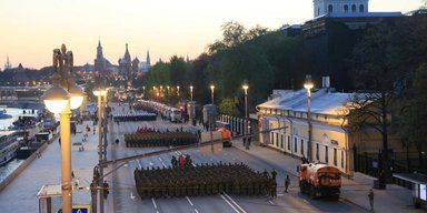 Парад в Москве пройдет в окружении ПВО: в ряде других городов РФ празднования отменили