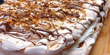Самый вкусный торт: рецепт десерта с безе и сливочным кремом (видео)