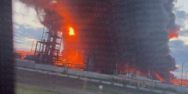 Дроны атаковали Ульяновскую область РФ: в районе НПЗ разразился сильный пожар (видео)