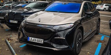 В Киеве заметили люксовый электрокроссовер Maybach за $200 000 на "бляхах" (фото)