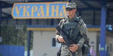Вернуть и посадить. Что не так в инициативе министра наказать незаконно уехавших мужчин