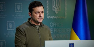 "Ми не маємо це затягувати": Зеленський звернувся до президента Польщі через блокаду кордону (відео)