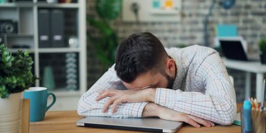 Постійна втома: 8 неочевидних причин, чому ви завжди почуваєтеся виснаженими