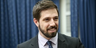 Требует объяснений по "клеветнической кампании" против Венгрии: в Киев прибыл заместитель Сийярто