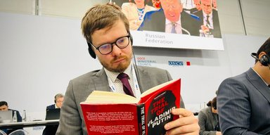 Читал книгу о том, как будут судить Путина: спикер МИД Чехии тонко потроллил Лаврова во время выступления
