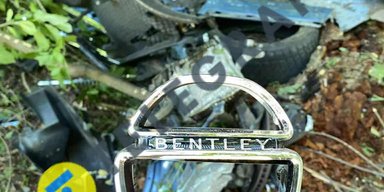 Не поїздили і день: в Києві власники "обмивали" куплене авто Bentley і розтрощили його вщент