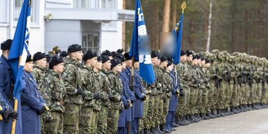 Поганий образ для нового члена НАТО: Фінляндія відмовиться від свастики на прапорах