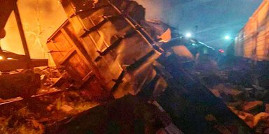 Уничтожили вагоны: ВС РФ ночью атаковали железную дорогу на Харьковщине (фото)
