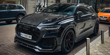 В Україні виконали яскравий тюнінг надпотужного кросовера Audi (фото)