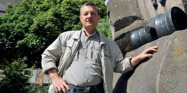 В войне заинтересованы определенные круги как в Москве, так и в Киеве, - историк Дмитрий Белый