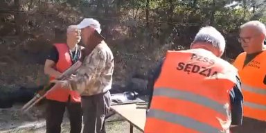 В Польше судья стрелковых соревнований случайно подстрелил участника: подробности (видео)