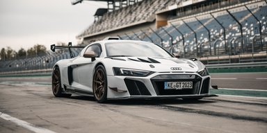 Огромный спойлер и 640 сил: представлен самый экстремальный суперкар Audi в истории (фото)