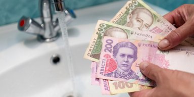 Українці заплатять за воду. Чому заборона підвищувати тарифи все одно вдарить по гаманцях