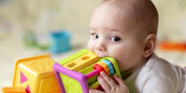 Ученые выяснили, что наличие денег у родителей благотворно влияет на мозг их младенцев