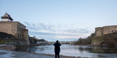 Второй фронт на границе НАТО: Bloomberg о гибридной войне РФ на востоке Альянса