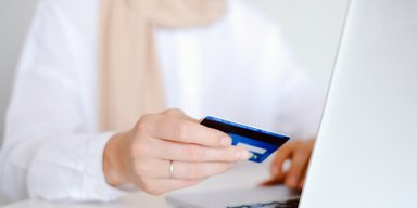 Спрятать доход: может ли налоговая получить данные о "теневой" зарплате на карту